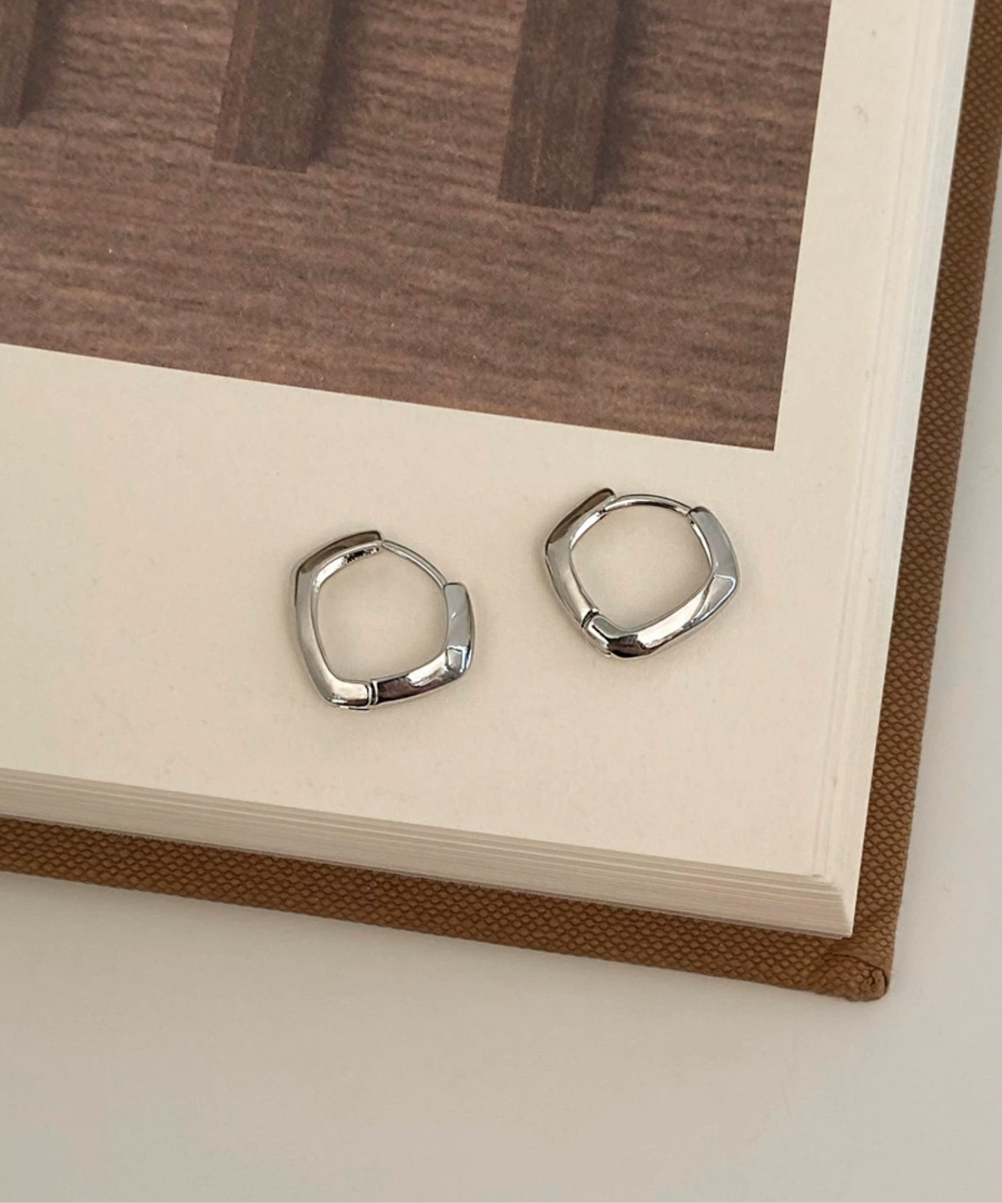 スクエア フープピアス