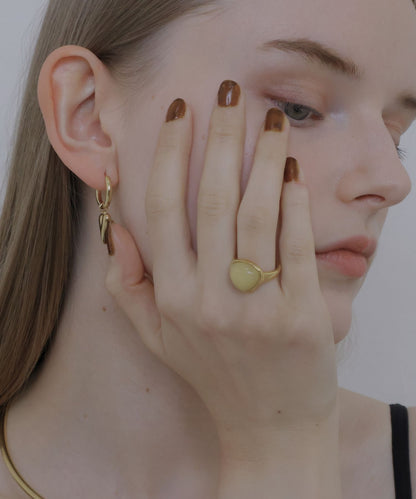 stone oval ring