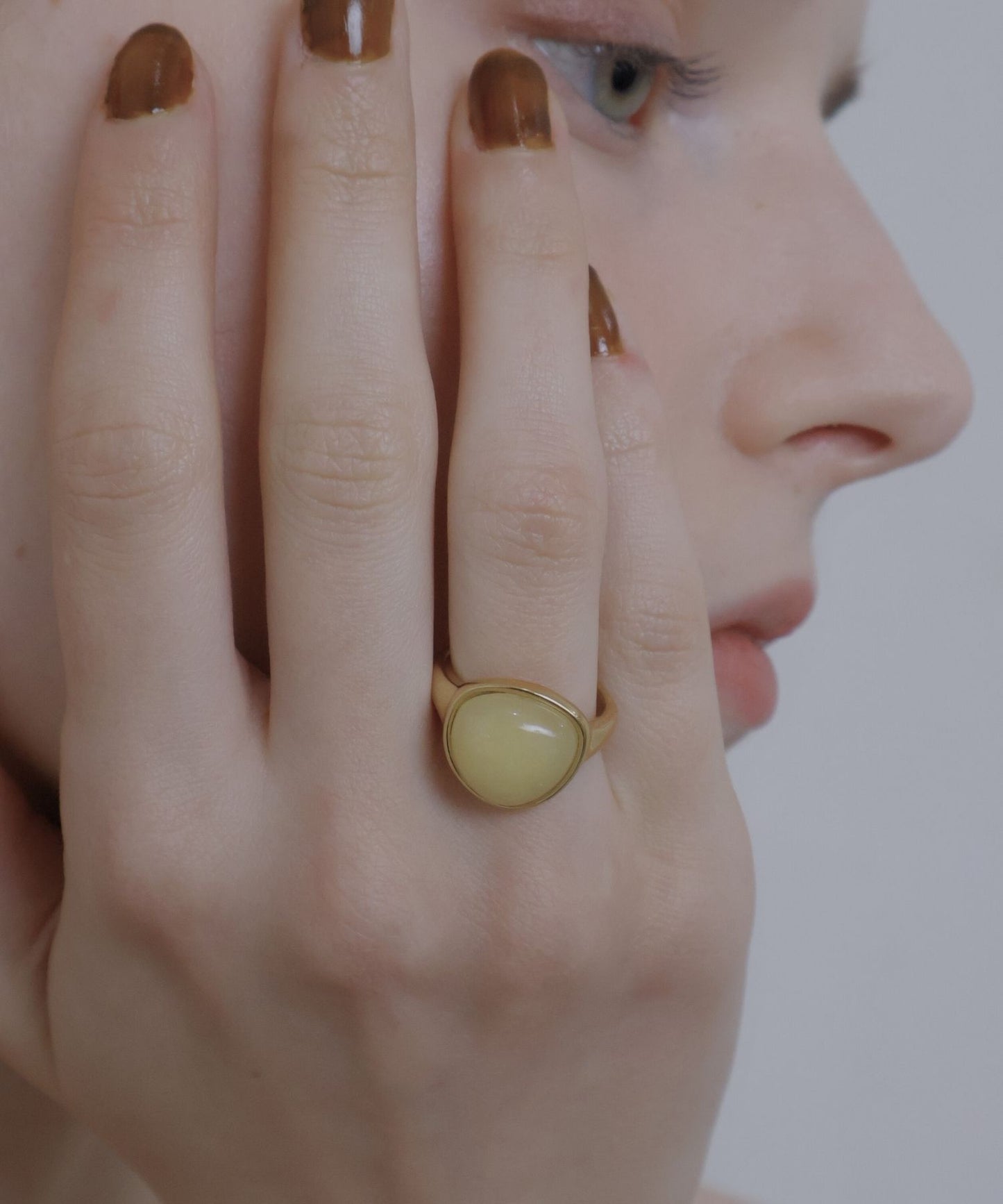stone oval ring