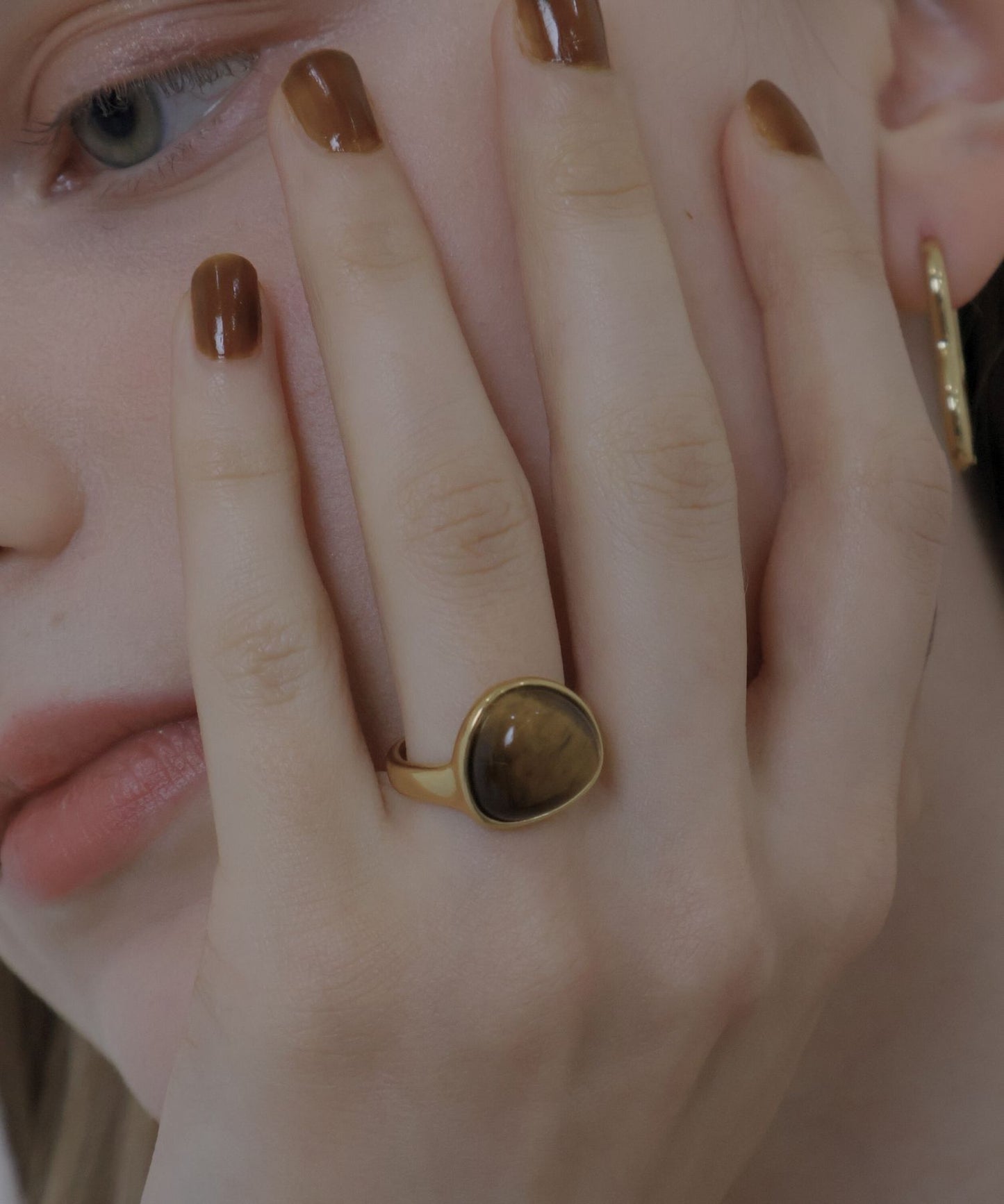 stone oval ring