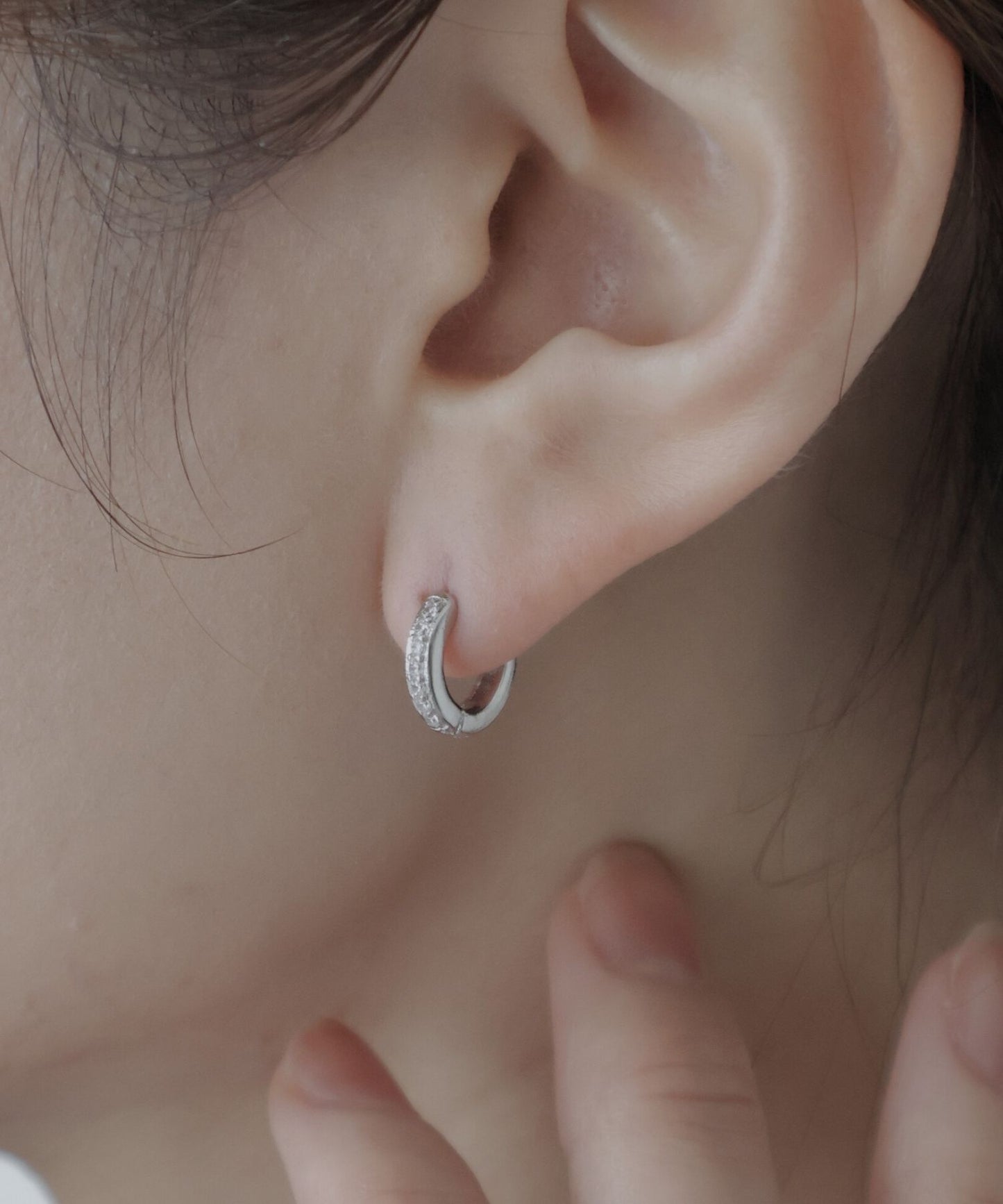 stone line hoop pierce